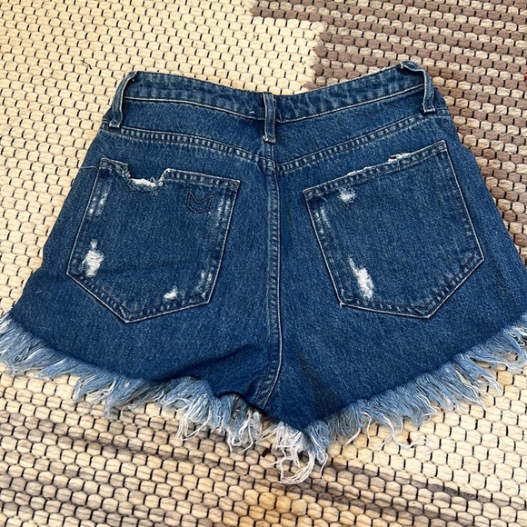 Show me your mumu high waisted shorts size 27 - Picture 3 of 3